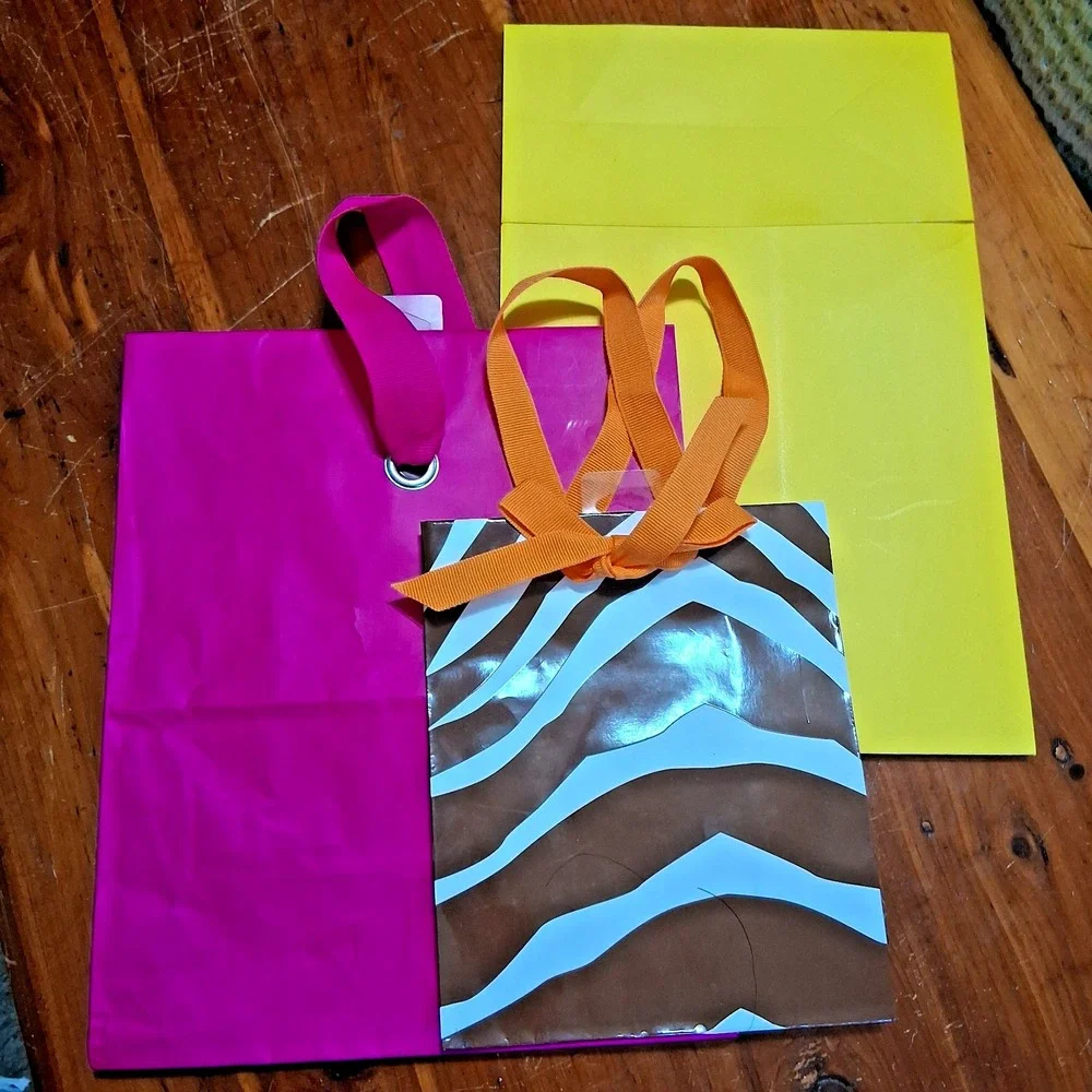Gift Bags 15 Bag Lot Assorted sizes and Themes Seasonal Christmas Solid‎ Wine